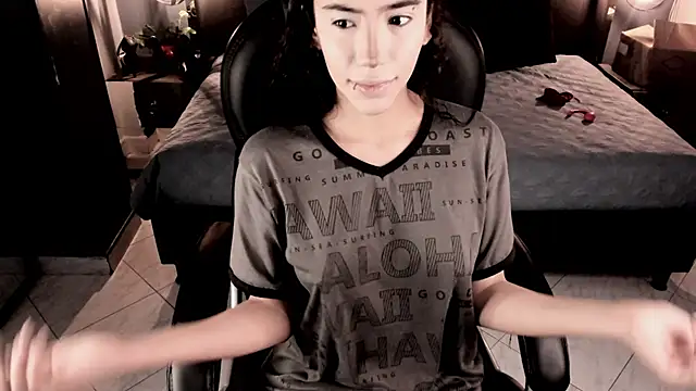 vaiolethsan   online show from 12/17/25, 08:37