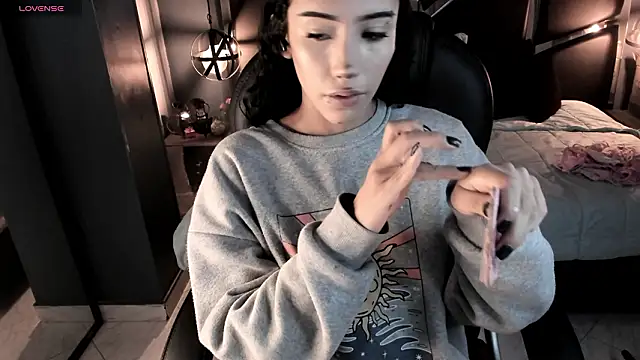 vaiolethsan   online show from 02/11/26, 08:14