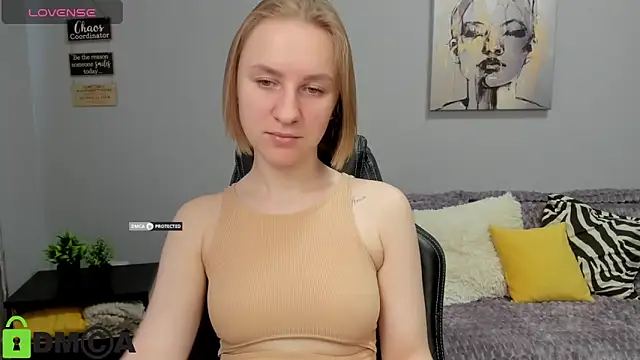 Snapshot of BeautyBlondy chatting on 04/17/26, 11:46 BeautyBlondy online show from 04/17/26, 11:46