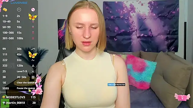 Snapshot of BeautyBlondy chatting on 05/11/26, 04:04 BeautyBlondy online show from 05/11/26, 04:04