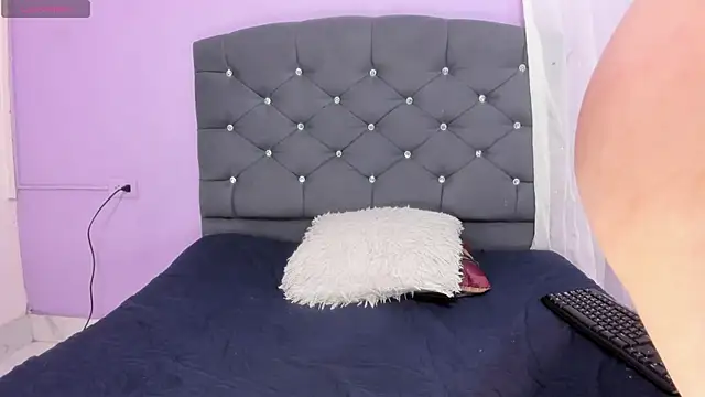 naomii 0 online show from 10/03/25, 01:19