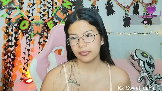 sweet dania  online show from 10/28/25, 09:35