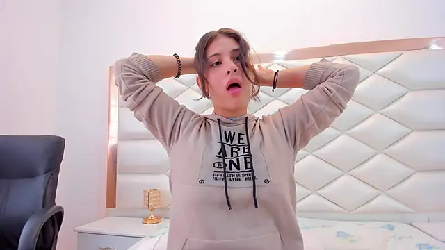 MiaQueen021 online show from 01/29/25, 03:15