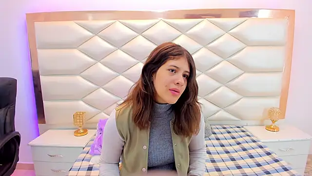 MiaQueen021 online show from 02/07/25, 12:28