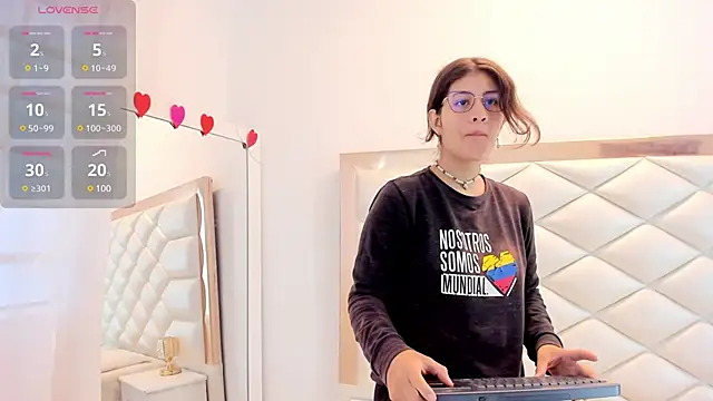 MiaQueen021 online show from 02/19/25, 12:44