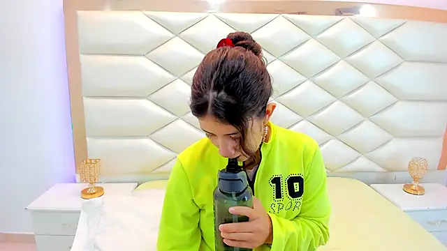 MiaQueen021 online show from 02/21/25, 12:28