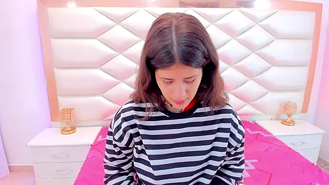 MiaQueen021 online show from 03/04/25, 12:22