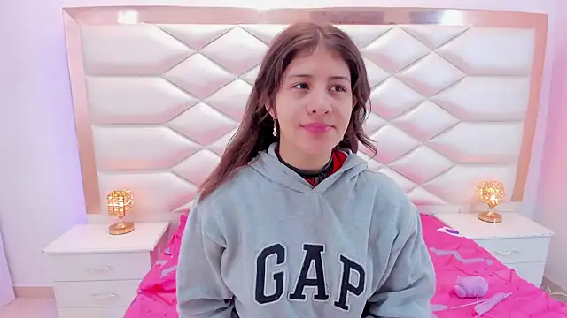 MiaQueen021 online show from 03/08/25, 12:30