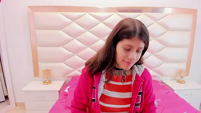 MiaQueen021 online show from 03/12/25, 12:26