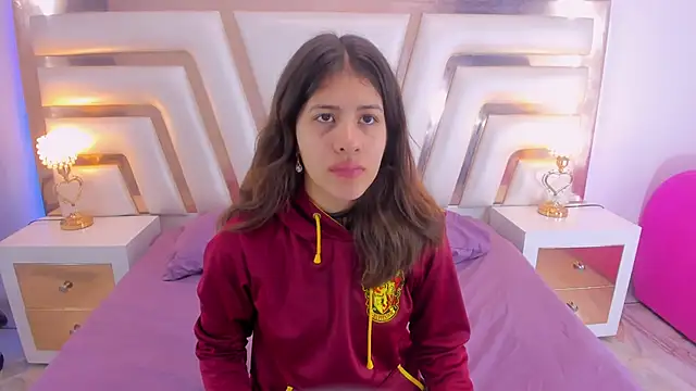 MiaQueen021 online show from 03/15/25, 12:24