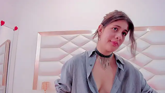 MiaQueen021 online show from 03/18/25, 06:37