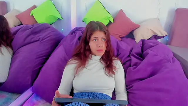 MiaQueen021 online show from 09/26/25, 01:59