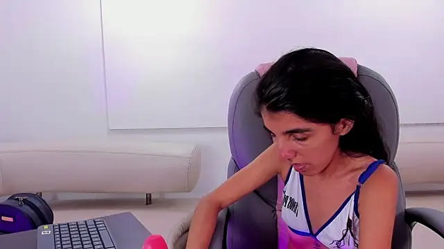 Snapshot of Valentina_slim chatting on 02/02/25, 02:59 Valentina slim online show from 02/02/25, 02:59