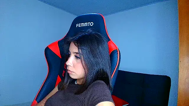 Snapshot of Rousse_violett chatting on 11/04/25, 09:58 Rousse violett online show from 11/04/25, 09:58