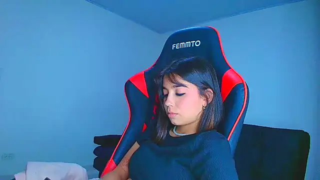 Snapshot of Rousse_violett chatting on 11/06/25, 11:48 Rousse violett online show from 11/06/25, 11:48