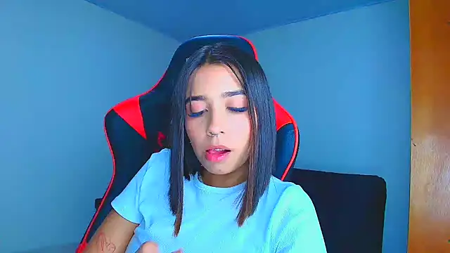 Snapshot of Rousse_violett chatting on 11/25/25, 11:05 Rousse violett online show from 11/25/25, 11:05