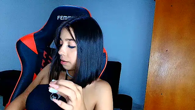 Snapshot of Rousse_violett chatting on 02/24/26, 01:14 Rousse violett online show from 02/24/26, 01:14