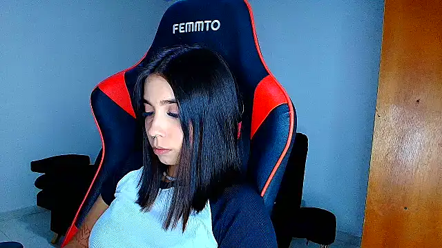 Snapshot of Rousse_violett chatting on 03/05/26, 01:34 Rousse violett online show from 03/05/26, 01:34