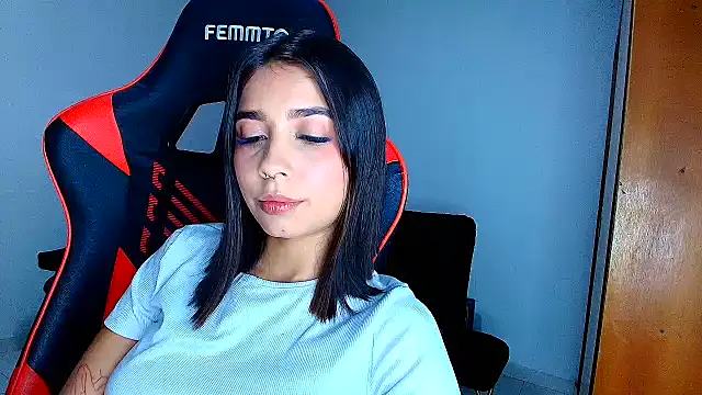 Snapshot of Rousse_violett chatting on 03/20/26, 11:53 Rousse violett online show from 03/20/26, 11:53