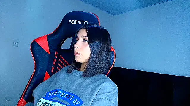 Snapshot of Rousse_violett chatting on 04/17/26, 12:46 Rousse violett online show from 04/17/26, 12:46