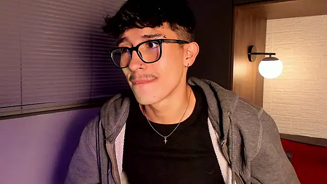 Snapshot of tim__fox chatting on 02/05/26, 11:37 tim fox online show from 02/05/26, 11:37