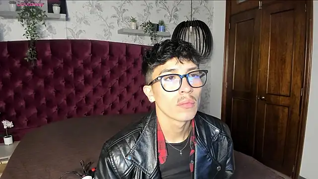 Snapshot of tim__fox chatting on 02/28/26, 11:33 tim fox online show from 02/28/26, 11:33