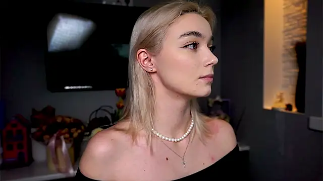 ileanacampbe online show from 02/01/25, 05:28