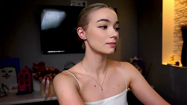 ileanacampbe online show from 02/03/25, 05:07