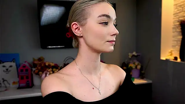 ileanacampbe online show from 02/03/25, 08:13