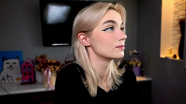 ileanacampbe online show from 02/05/25, 05:20