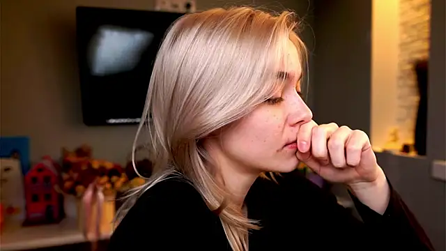 ileanacampbe online show from 02/07/25, 04:48