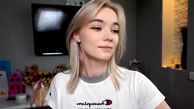 ileanacampbe online show from 02/10/25, 05:36