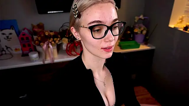 ileanacampbe online show from 02/26/25, 05:53