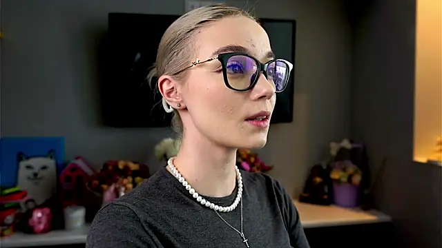 ileanacampbe online show from 03/03/25, 06:04