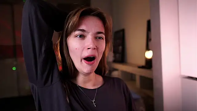 ileanacampbe online show from 10/10/25, 04:22