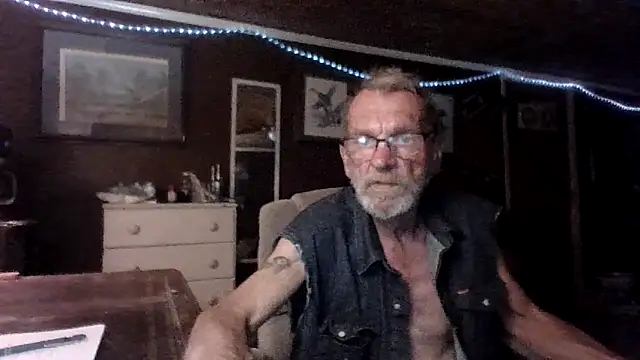 Snapshot of Aldick68 chatting on 04/13/26, 06:30 Aldick68 online show from 04/13/26, 06:30