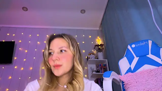 Snapshot of Mercedes_Robinson chatting on 09/19/25, 04:29 Mercedes Robinson online show from 09/19/25, 04:29