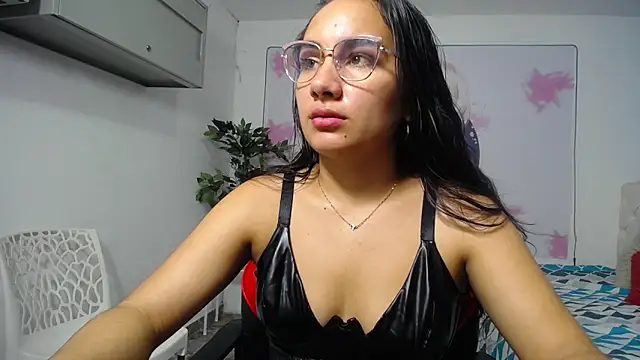 Maylin horny19 online show from 04/27/26, 07:01