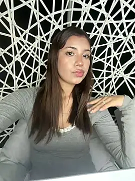 Snapshot of Selesumii chatting on 04/14/26, 11:33 Selesumii online show from 04/14/26, 11:33