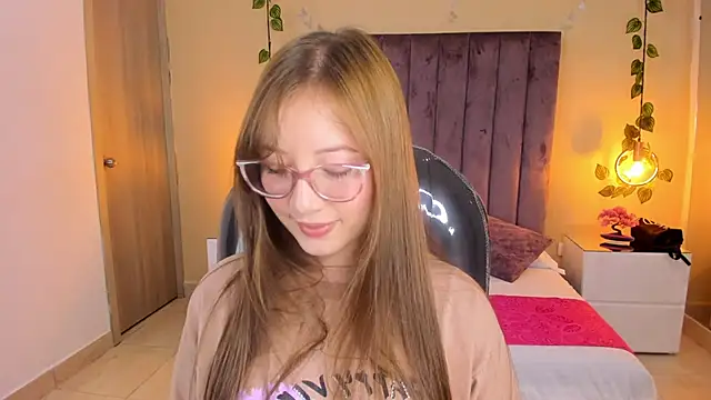 Dahlia Rousse online show from 11/08/25, 01:39