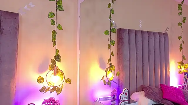 Dahlia Rousse online show from 01/13/26, 06:29