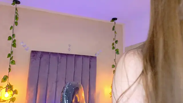 Dahlia Rousse online show from 03/27/26, 08:26