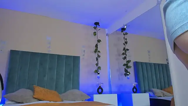 Dahlia Rousse online show from 04/03/26, 11:08