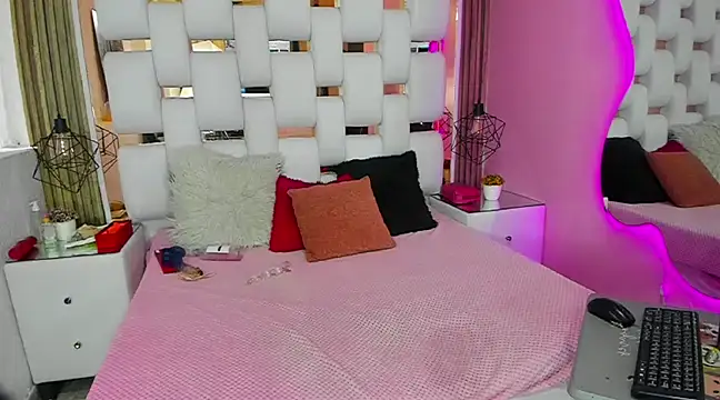 SolEvanss online show from 03/08/25, 05:33