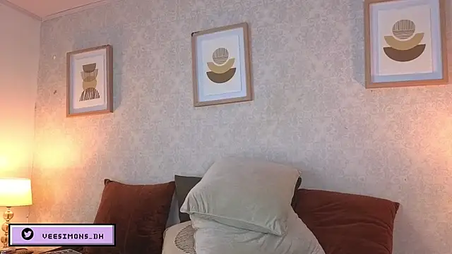Snapshot of Veronica_simons chatting on 04/20/26, 10:44 Veronica simons online show from 04/20/26, 10:44