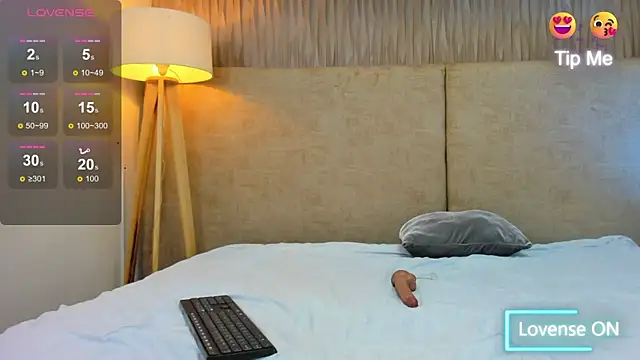 taylorsmiiith  online show from 02/26/25, 07:16