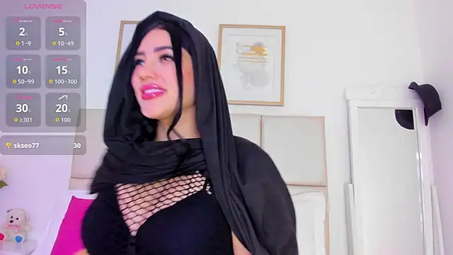 taylorsmiiith  online show from 04/15/26, 07:21