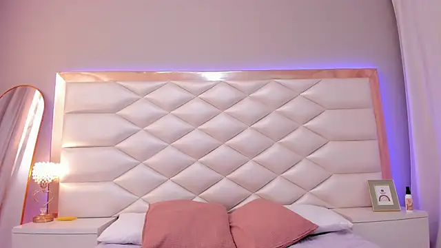 Snapshot of LucineArias chatting on 02/17/26, 08:37 LucineArias online show from 02/17/26, 08:37