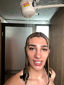 Snapshot of Queensara_ chatting on 11/21/25, 06:39 Queensara online show from 11/21/25, 06:39