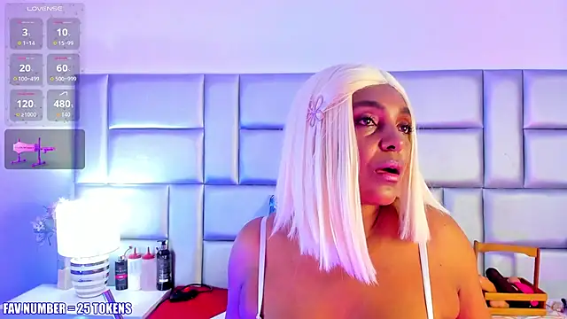 Snapshot of LovelyNickii chatting on 11/19/25, 01:00 LovelyNickii online show from 11/19/25, 01:00